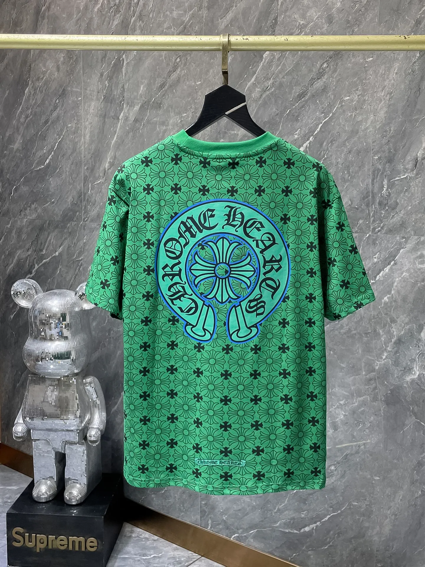 P140 New Chrome Hearts 25ss for summer. High-weight, environmentally friendly and high-quality top-grade fabric. 260g~270g. Customized version with cross-printed short-sleeves. Counter synchronization. Re-engraved version 1:1. Recommended color: green. Size: S, M, L, XL.
